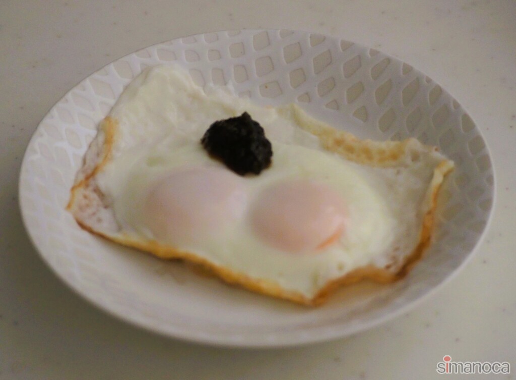 「生のり 」をそえて　二黄卵の目玉焼き